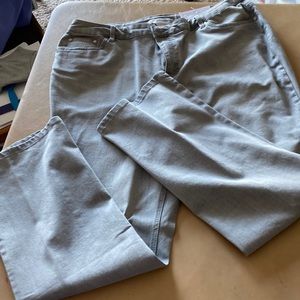 NWT C J Banks Classic Jeans w/Embroidery on back Pockets, Size 18W(Barely Boot)